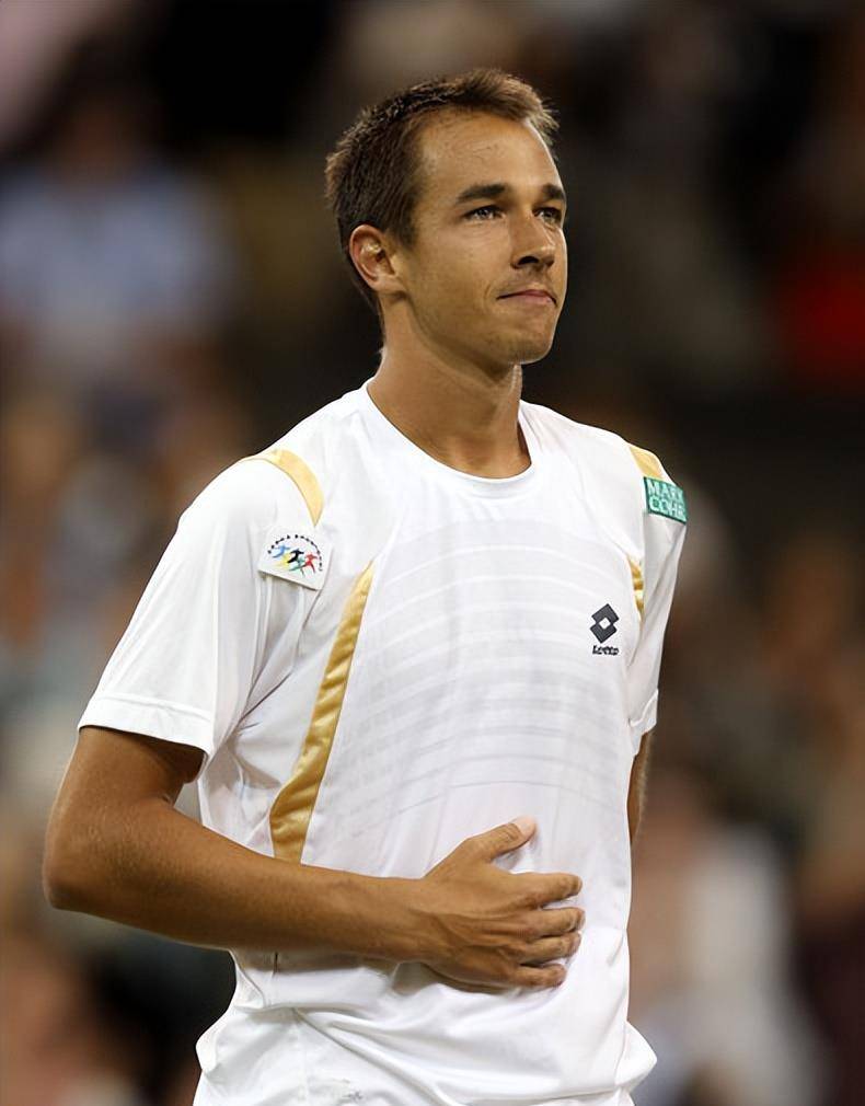 AYX体育赛事直播纳达尔在FPX比赛中比赛局势复杂，领先优势明显引发热议！